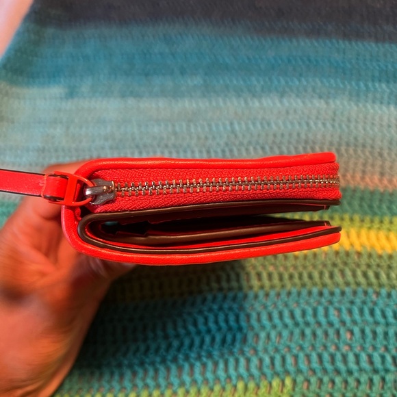 Tory Burch Fleming Bi-Fold Wallet - Picture 4 of 8